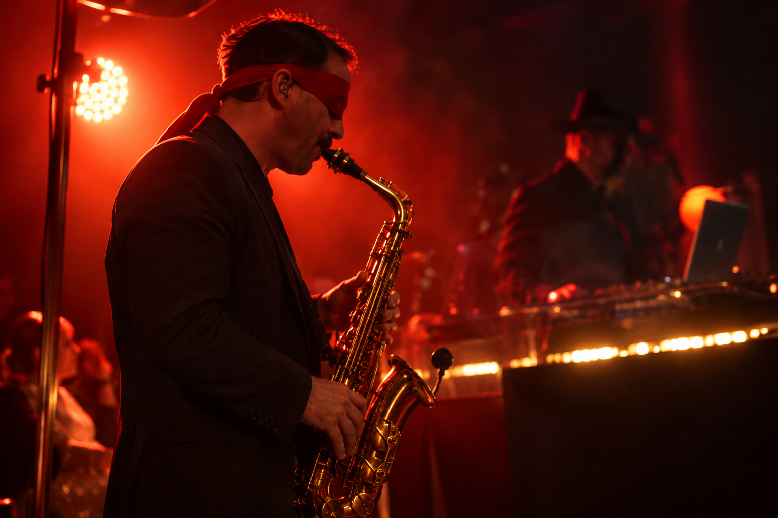 SPB Blind Orchestra musician performing at LE RITUEL ROUGE